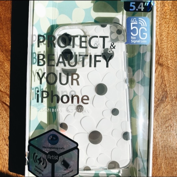 Daisy Case - Picture 4 of 4